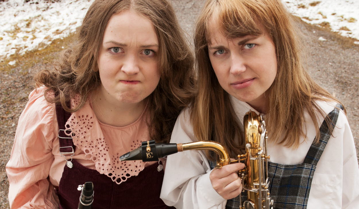 Pressbild Två otrevliga flickor